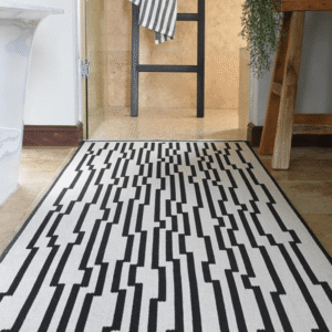 Circuit Black Runner Lifestyle Side 1
