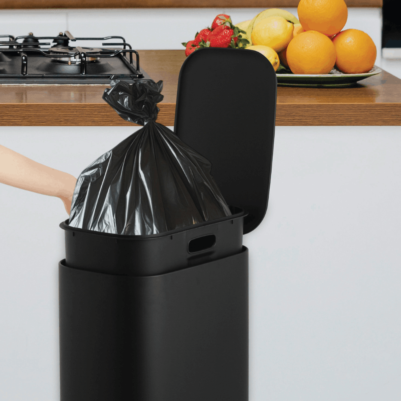 https://www.lcvdesignsndecor.co.za/shop/home-essentials/homekeeping/rubbish-bins/portofino-30l-pedal-bin-black/ Portofino 30L Pedal Bin Black - Inner Bucket