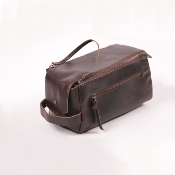 Mens Leather Toiletry Bag 05 800 x 800px-5-min