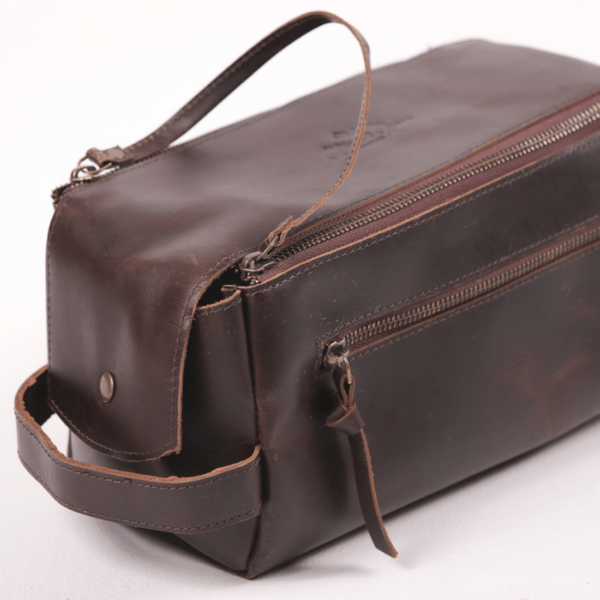 Mens Leather Toiletry Bag 05 800 x 800px-min